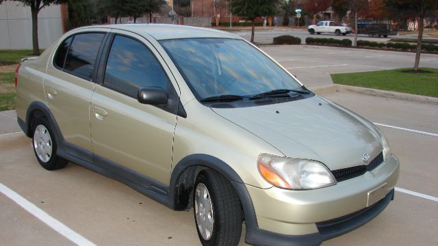 Toyota Echo 2002 photo 2