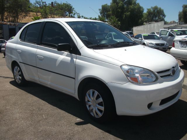Toyota Echo 2005 photo 2