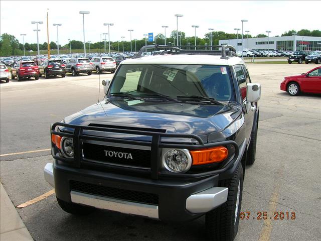 Toyota FJ Cruiser XR SUV