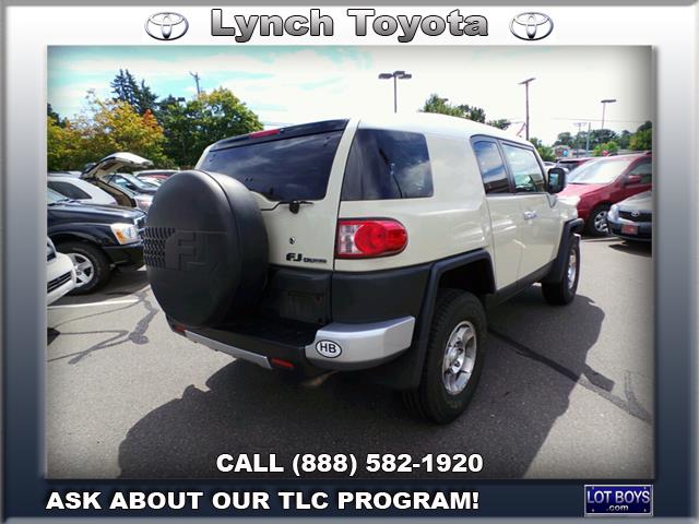 Toyota FJ Cruiser Base SUV