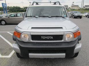 Toyota FJ Cruiser Laramie SUV