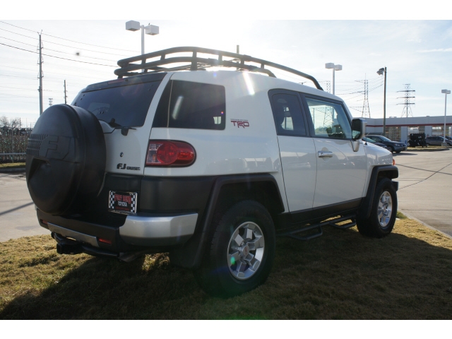 Toyota FJ Cruiser 2009 photo 2