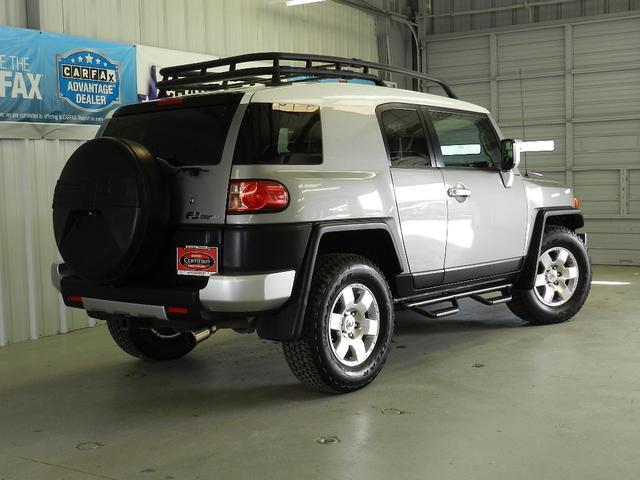 Toyota FJ Cruiser 2010 photo 4