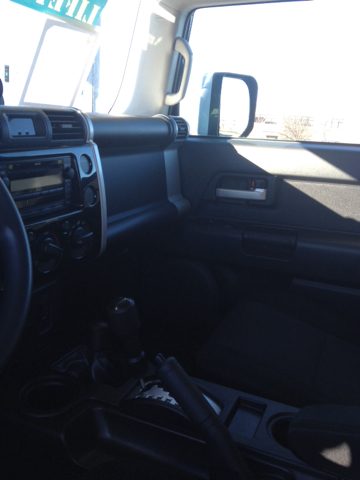 Toyota FJ Cruiser 2010 photo 2