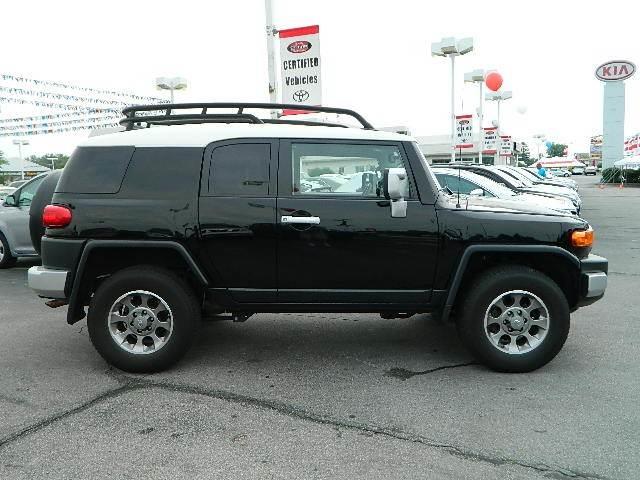 Toyota FJ Cruiser 2011 photo 2