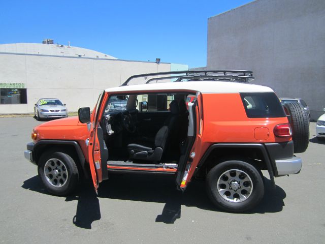 Toyota FJ Cruiser 2013 photo 2
