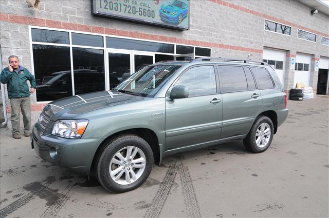 Toyota Highlander 1500 Sport SLT Topper4x2 One Owner Unspecified