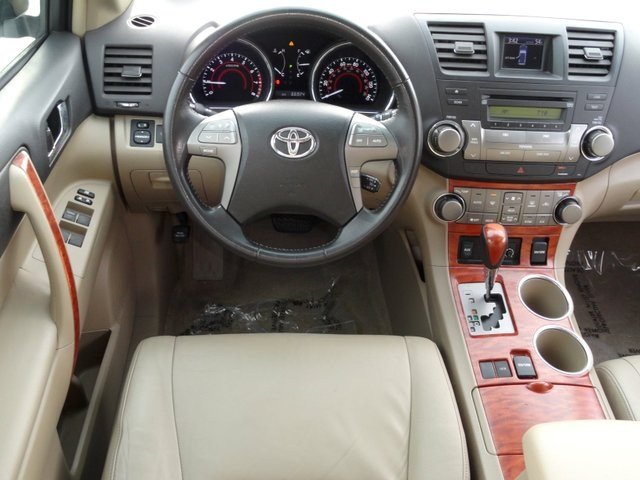 Toyota Highlander 540ia 4dr Sdn 5-spd Auto Unspecified