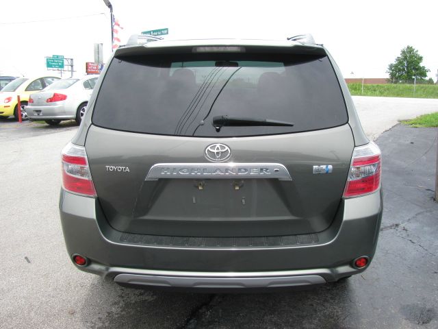 Toyota Highlander Ram 3500 Diesel 2-WD SUV