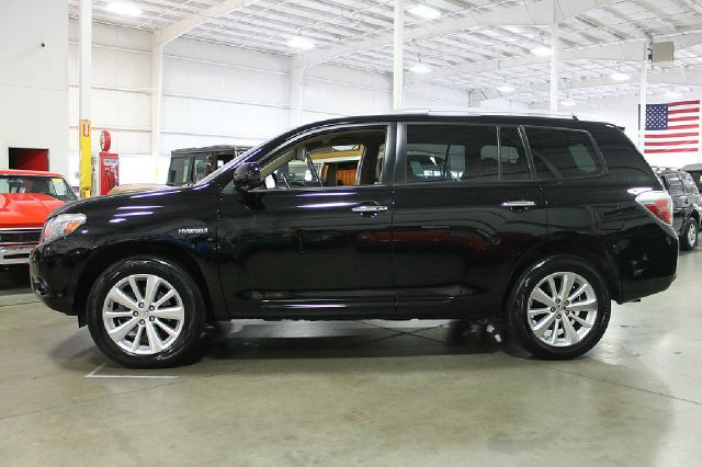 Toyota Highlander Ram 3500 Diesel 2-WD SUV