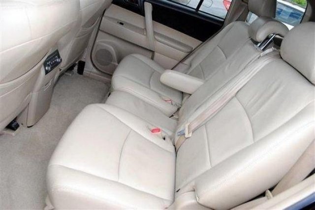 Toyota Highlander Base Unspecified