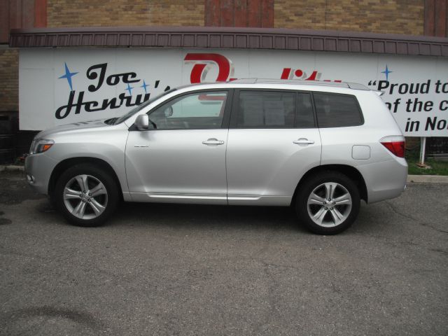 Toyota Highlander Extended Cab V8 LT W/1lt SUV