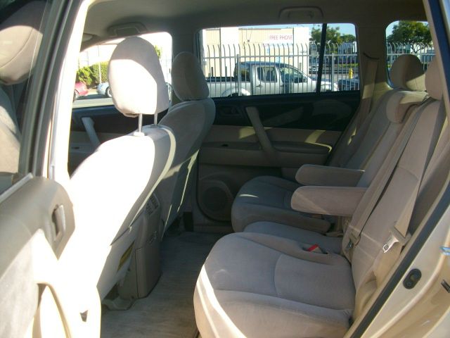Toyota Highlander 176 W.B. 4D SUV