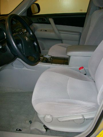 Toyota Highlander 176 W.B. 4D SUV