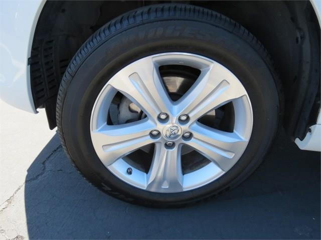 Toyota Highlander SLE V6 Coupe SUV