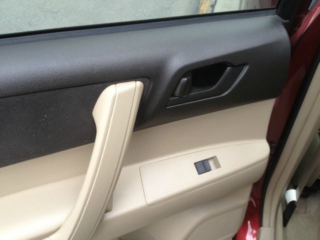 Toyota Highlander 2010 photo 21