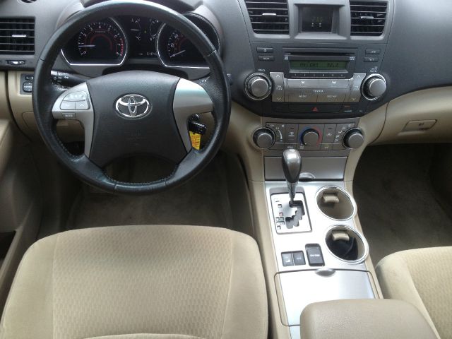 Toyota Highlander 2010 photo 38