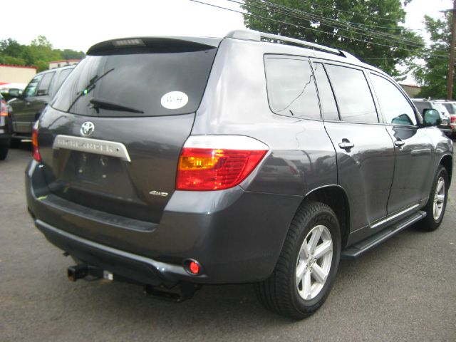 Toyota Highlander EX-L W/ DVD System SUV
