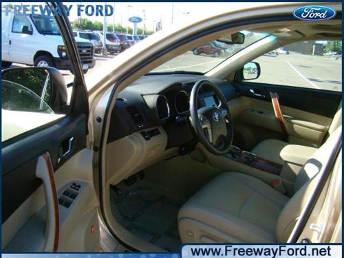 Toyota Highlander 2010 photo 2