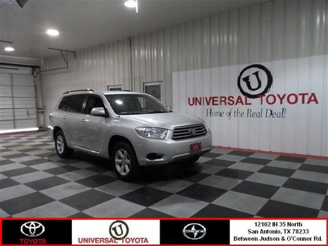 Toyota Highlander Base Unspecified