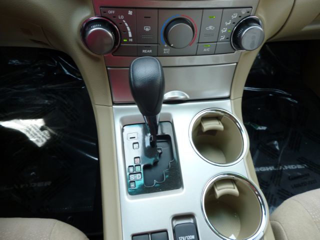 Toyota Highlander 2012 photo 16