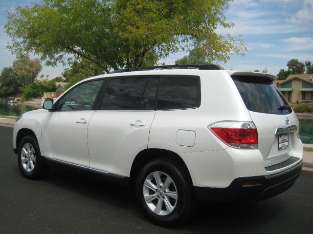 Toyota Highlander 2012 photo 2