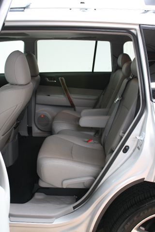 Toyota Highlander 2012 photo 16