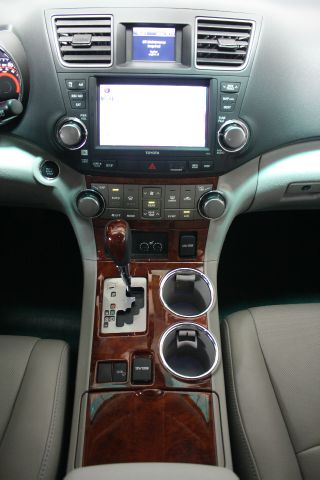Toyota Highlander 2012 photo 40