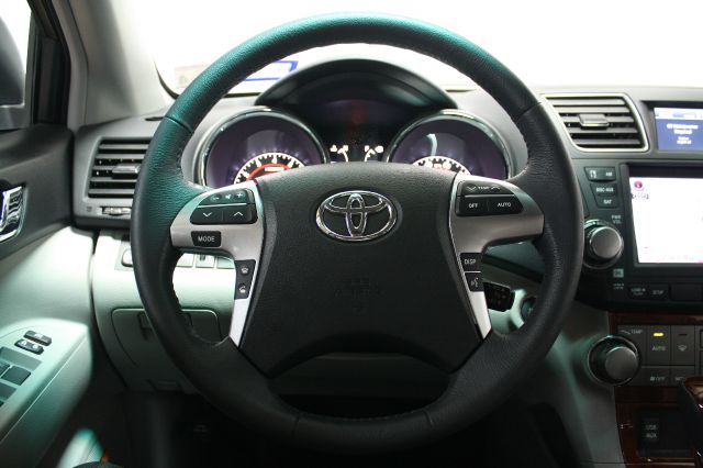 Toyota Highlander 2012 photo 48