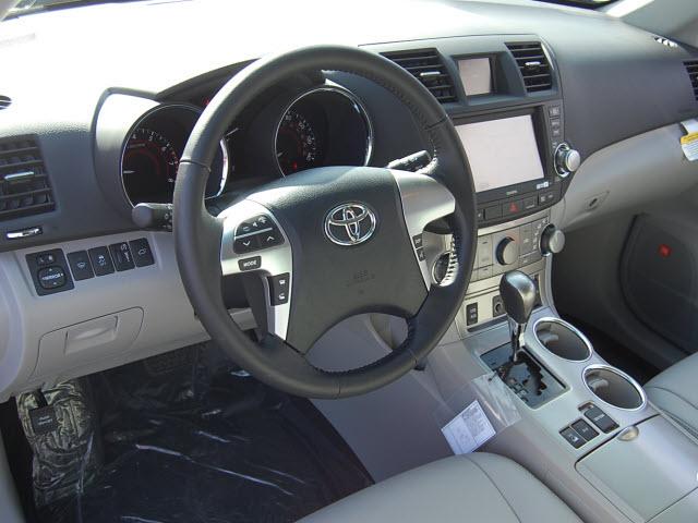 Toyota Highlander 2012 photo 3