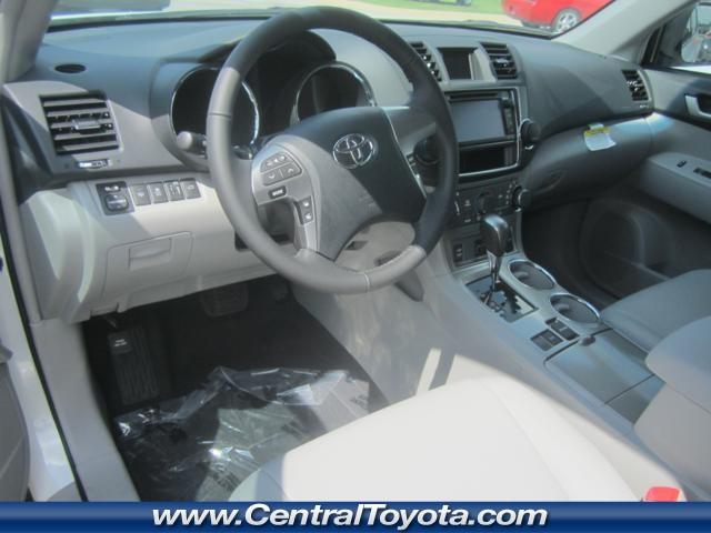 Toyota Highlander SE SUV