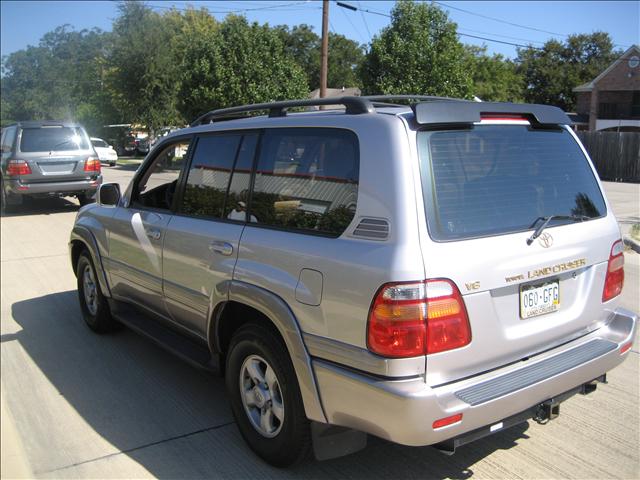 Toyota LandCruiser 1999 photo 2