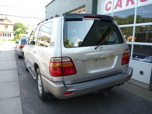 Toyota LandCruiser 2000 photo 1