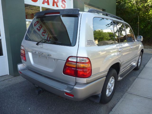 Toyota LandCruiser 2000 photo 2