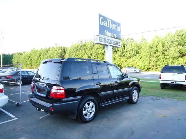 Toyota LandCruiser 2005 photo 2