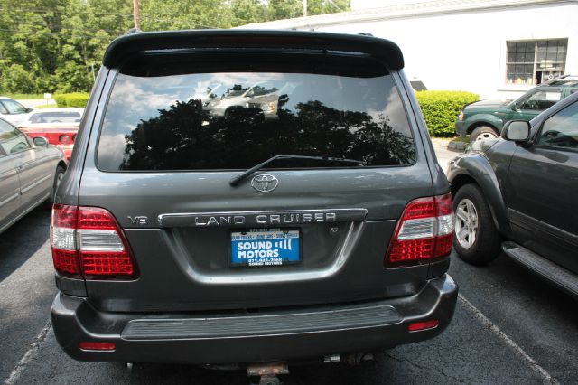 Toyota LandCruiser 2006 photo 2