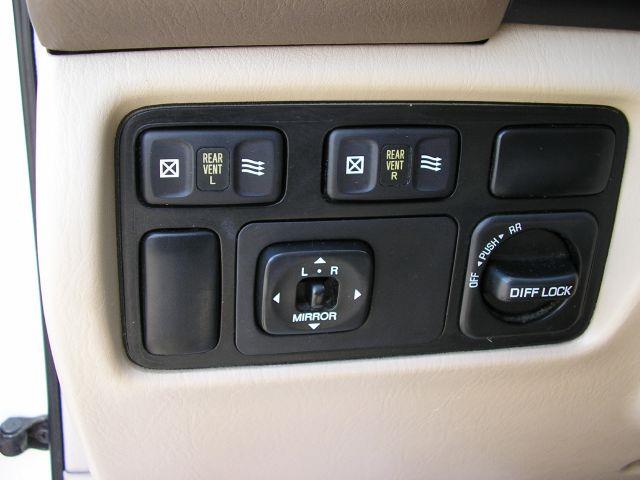 Toyota Land Cruiser 1999 photo 23