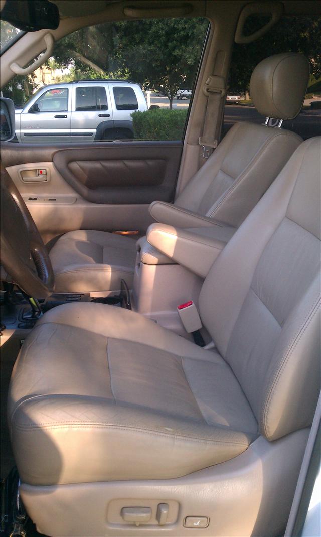 Toyota Land Cruiser 2000 photo 1