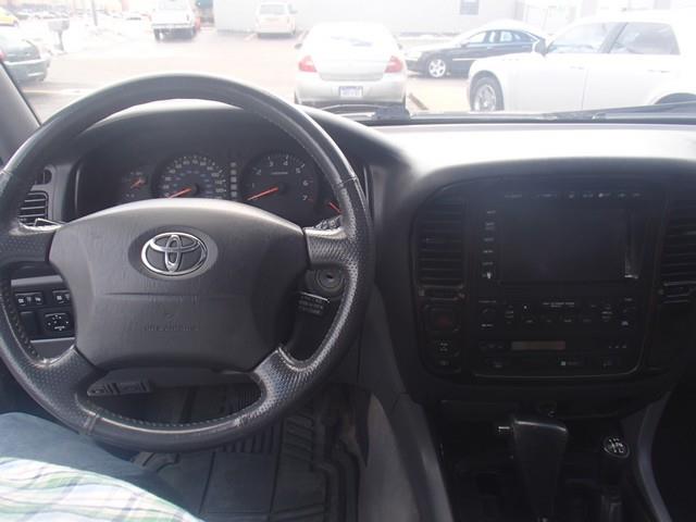 Toyota Land Cruiser 2002 photo 2