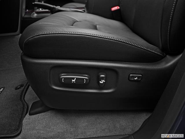 Toyota Land Cruiser 2013 photo 10