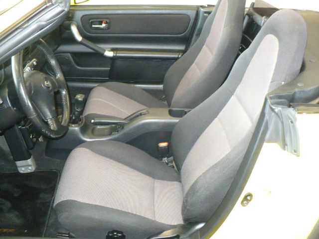 Toyota MR2 Spyder 2000 photo 1