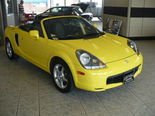 Toyota MR2 Spyder 2000 photo 2