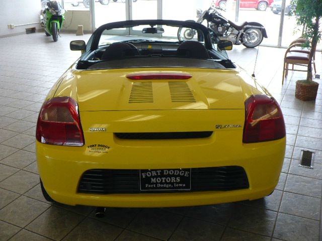 Toyota MR2 Spyder 2000 photo 9