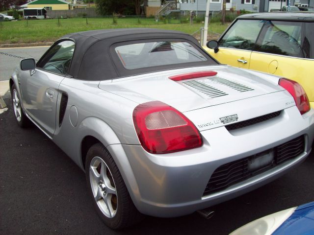 Toyota MR2 Spyder 2000 photo 3
