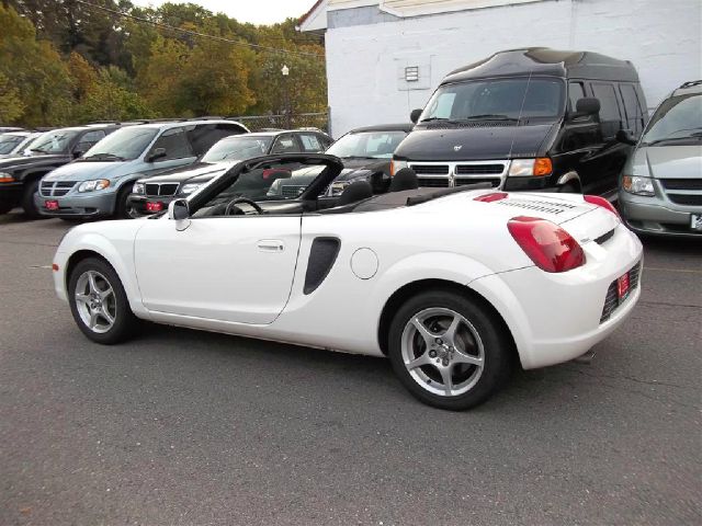 Toyota MR2 Spyder 2000 photo 4