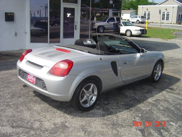 Toyota MR2 Spyder 2000 photo 4