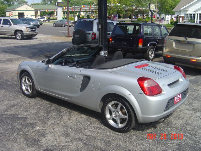 Toyota MR2 Spyder 2000 photo 6