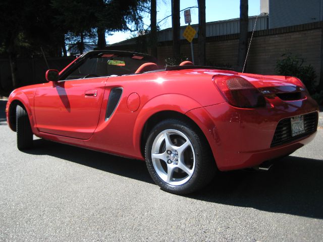 Toyota MR2 Spyder 2000 photo 3