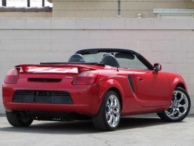 Toyota MR2 Spyder 2001 photo 2