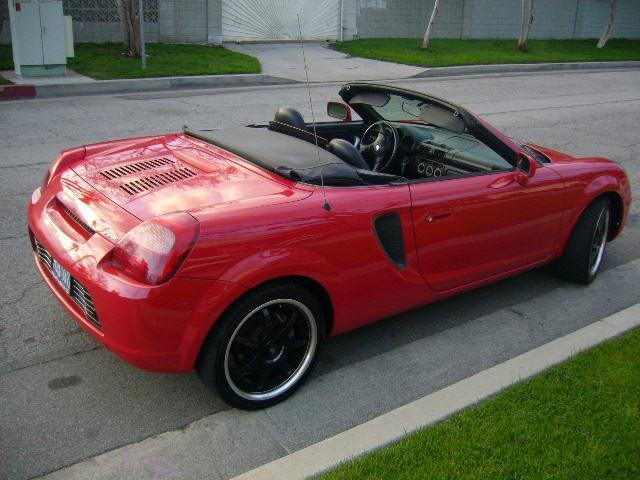 Toyota MR2 Spyder 2001 photo 2